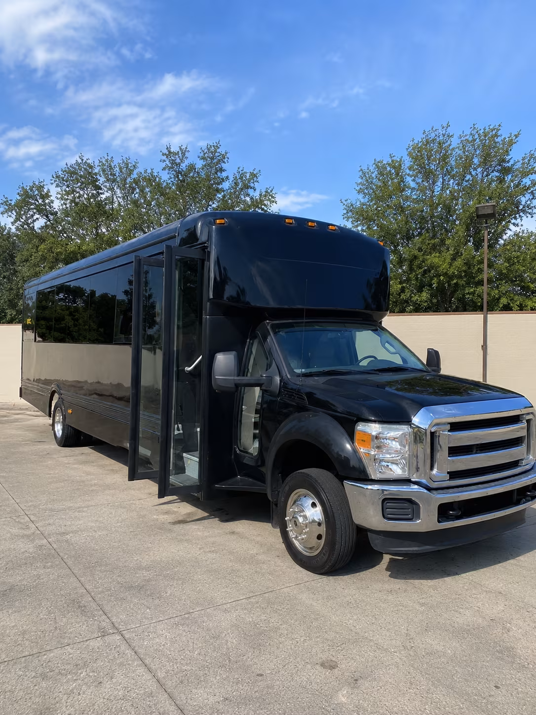 austin 20 passenger party bus