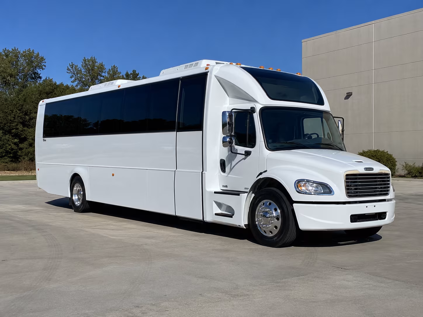 austin 28 passenger party bus